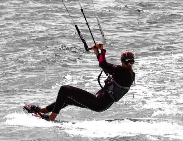 kite-surfing-8084621_1920